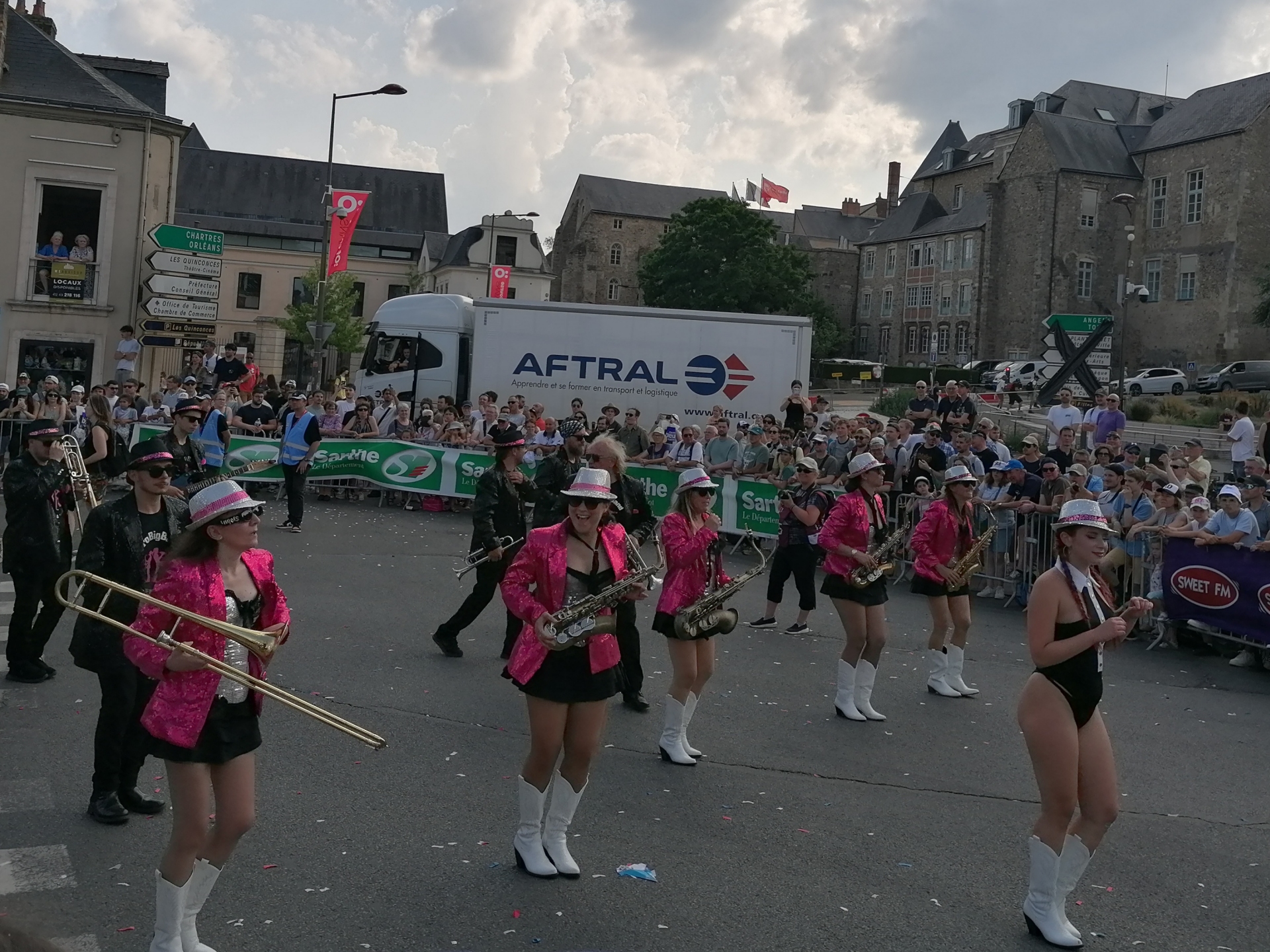 Fahrerparade in der Innenstadt von Le Mans